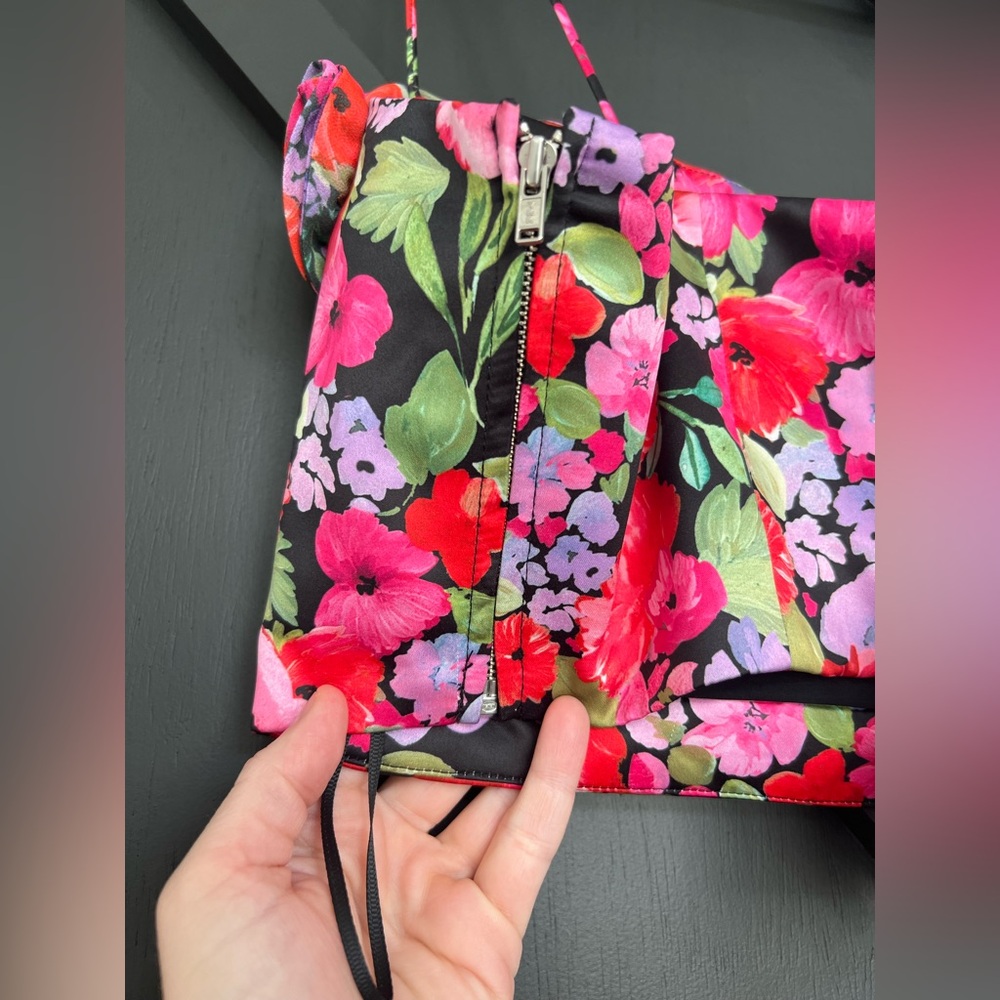 NWT AMUR Sylvie Spaghetti Strap Top in Vintage Flowers, Size 6 - Picture 8 of 10